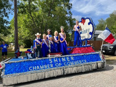 Jamboree's best overall float went Shiner Chamber of Commerce.