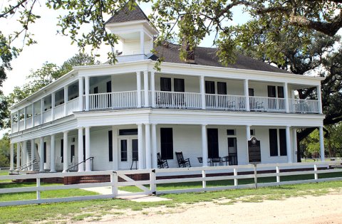  Provident City Hotel is the only remaining structure of an abandoned 20th-century settlement. Photo by Murray Montgomery.
