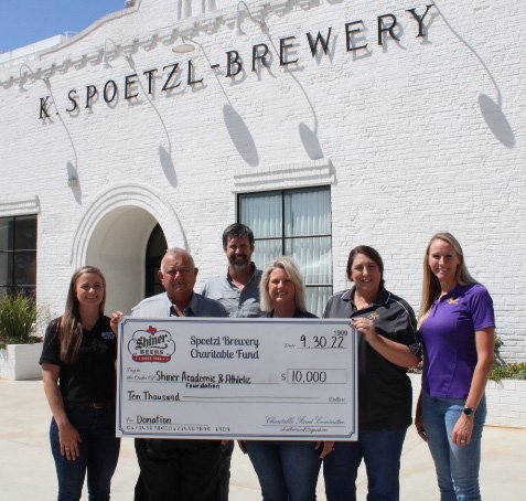 Pictured are, left to right, Lauren Schuette (Spoetzl Brewery), Robert Werner, Mike Trojcak, Michelle Werner, Nikki Nerada and Julie Boehm (Spoetzl Brewery).