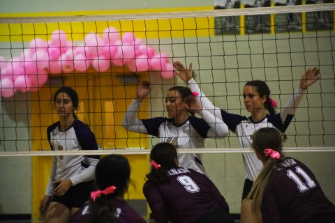 Rylee Vancura, Chelsea Whiddon and Julie Ivy get set. Photo by Mark Lube.