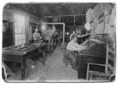An early 20th-century photo displaying the inside of the Nachrichten office in Hallettsville, the German newspaper C.H. Waltersdorf worked for while writing Geschichte von DeWitt County.