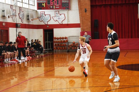 Zane Barta surveys the situation in the first half against the Rams. Photo by Mark Lube.