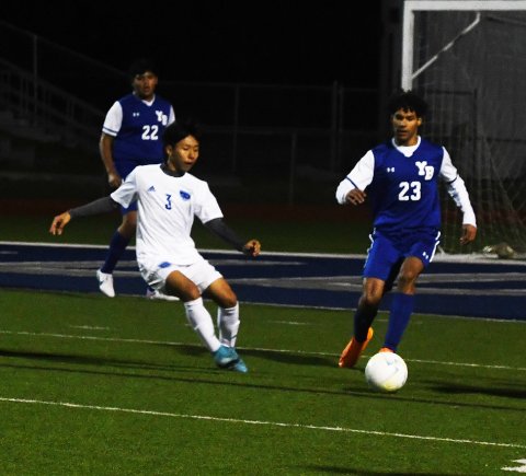 Tayten Crawford (#23) provides some defensive cover Friday night against SA Memorial. Photo by Mark Lube.