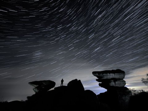 A fantastic image of a night sky meteor shower captured by the UK News.