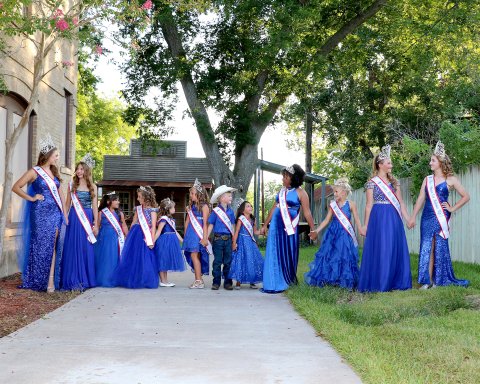2022-2023 Miss Shiner Royalty Court