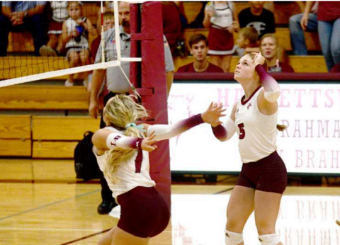 Anna Steffek sets up Ella Amsden (7) during the victory over Flatonia here Friday. Chuck Grafe/ Tribune-Herald