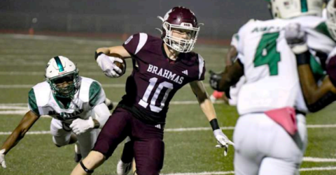 Mycole Pegoda carries for an 18-yard first period gain. Dean Kibler/La Bahia Photography