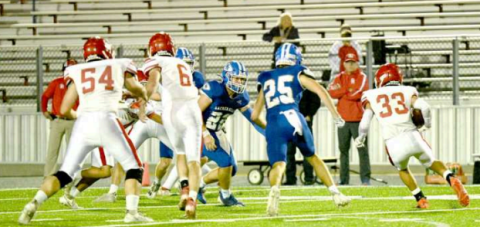 Cameron Cull (25) and Josh Terry (22) eye Tiger halfback Gus Gazon. Chuck Grafe/Tribune-Herald