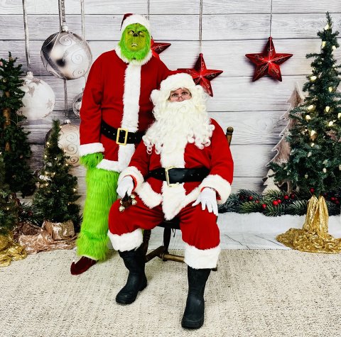 Santa Claus and The Grinch were on hand Sunday at the Hallettsville Lions Club Arts and Crafts Show. Photo by Collette Jahn
