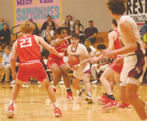 Brahma Dougie Mundine looks for an open teammate in the win over Columbus. Chuck Grafe/ Tribune-Herald