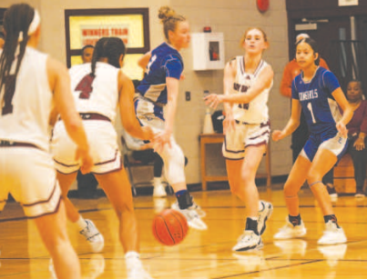 Alaina Halata makes a pass into the post to Macy Herring. Chuck Grafe/Tribune-Herald