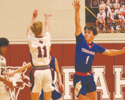 Despite good defense by Tidehaven’s Kale Russell, Shane Migura squeezes off a three. Chuck Grafe/Tribune-Herald