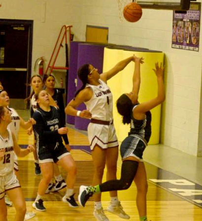Macy Herring swats away a shot by Hondo’s Grace Edney. Chuck Grafe/Tribune-Herald
