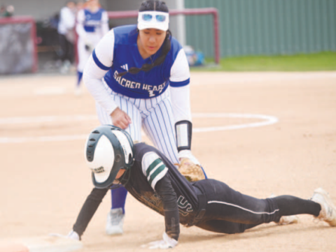 Indianette first baseman Aracely Guzman slaps a late tag on Austin Brentwood’s Kelly Black. Chuck Grafe/Tribune-Herald