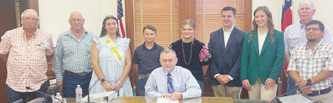 The DeWitt County Commissioners declared the week starting Oct. 6 as National 4-H Week. Pictured from left to right are Commissioners James Kaiser, James Pilchiek Sr., 4-H County Councilmembers Kassidy Cowey, Carter Roeder, Judge Daryl Fowler, 4-H County Councilmembers Kaitlyn Roeder, Gunnar Frank, and Ella Jander, and DeWitt County Commissioners Brian Carson and Ryan Varela. Photo by Clayton Kelley.