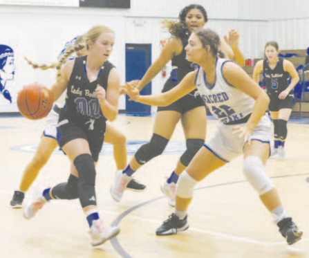 Kaycee Schindler guards Yoakum’s Emma Fling. Kasey scored a game-high 10 points. Chuck Grafe/Tribune-Herald