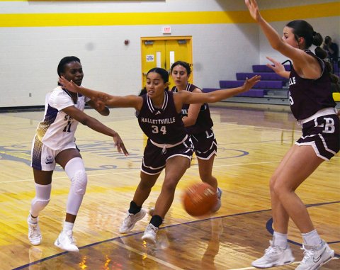 Jaliyah Barnett passes the ball to a teammate inside as Hallettsville’s Haven Johnson defends. Photo by Mark Lube.
