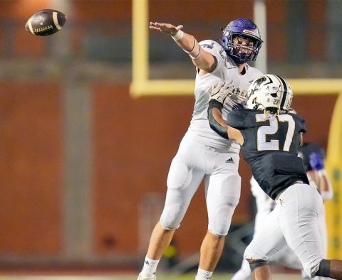Shiner defensive lineman Jared Werner deflects a Junction pass during the regional final Thursday at San Antonio’s Heroes Stadium. Shiner gave up just a little over 100 yards and no points to the Eagles. Photo courtesy of Howard Esse.