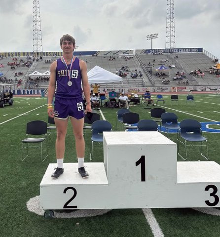 Triston Vesely got second in the 100-meter dash with a time of 11.19 seconds in the finals. He will compete at state along with JaMya Wright who got second in high jump. Photo courtesy of Kristi Peterson.