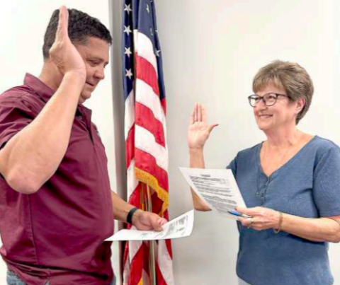 Brian Henneke takes his oath of office as a trustee for the Hallettsville Independent School District. The swearing in ceremonies took place at Monday’s HISD board meeting. Henneke has served on the board for the past seven years and will continue as the board’s vice-president. Conducting the swearing in ceremonies is HISD superintendent’s secretary Sheryl Mikeska. Photo by Trina Patek