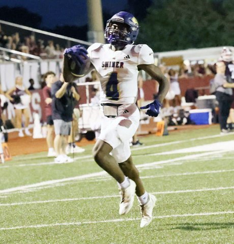 Quincy Jones races down the west sideline towards the south end zone during his 58-yard touchdown reception. Jones had three total touchdowns in Shiner’s 39-7 season-opening win over Hallettsville. Photo courtesy of Chuck Grafe/Hallettsville Tribune-Herald. 