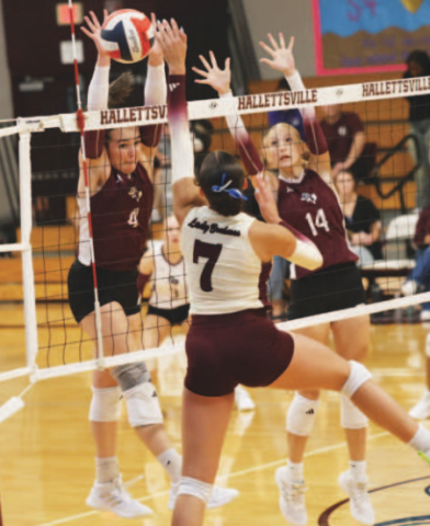 Photo by Chuck Grafe Jans Henke (7) averaged 3.0 kills per set in two matches last week.