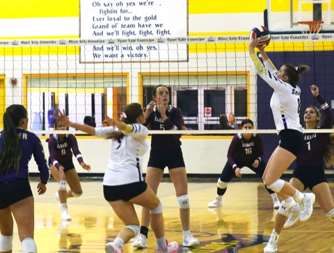 Paisly Wallace (right) sets a ball with Lexi Boner (middle) and Kylynn Ramirez (left) in the vicinity Oct. 21 in the home match against Ganado. Photo by Mark Lube.