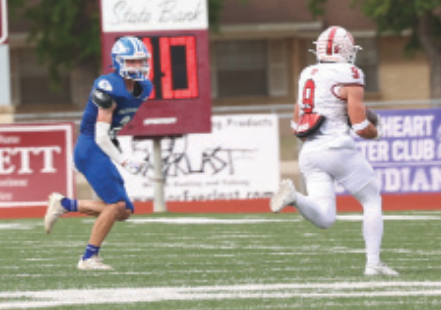 Photo by Chuck Grafe Ty Noska closes in on the Lions Austin Evans.