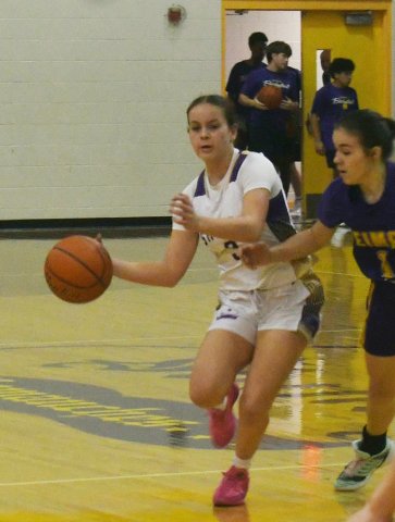 Emersyn Boehm in action against Weimar. She contributed six points. Photo by Mark Lube. 