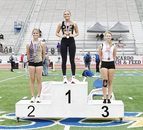 Reagan Horn (left) got runner up in the pole vault with a height of 9 feet, 6 inches to qualify for state. Photo courtesy of Kristi Peterson.