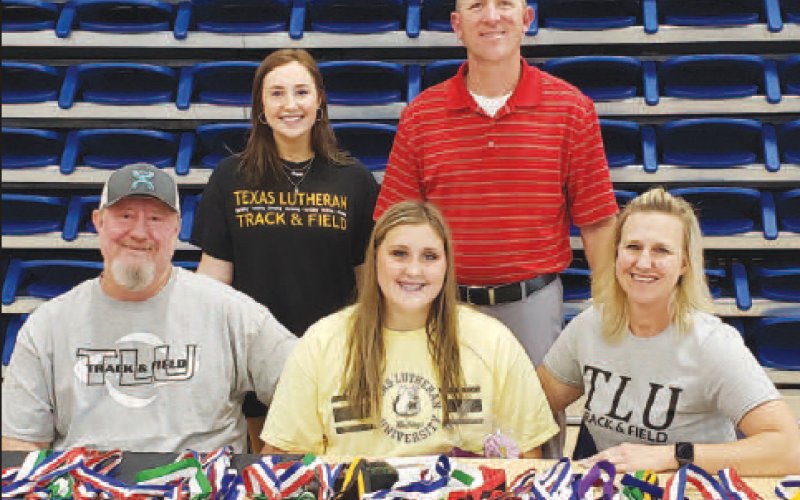 Kirsten Smith signs with TLU
