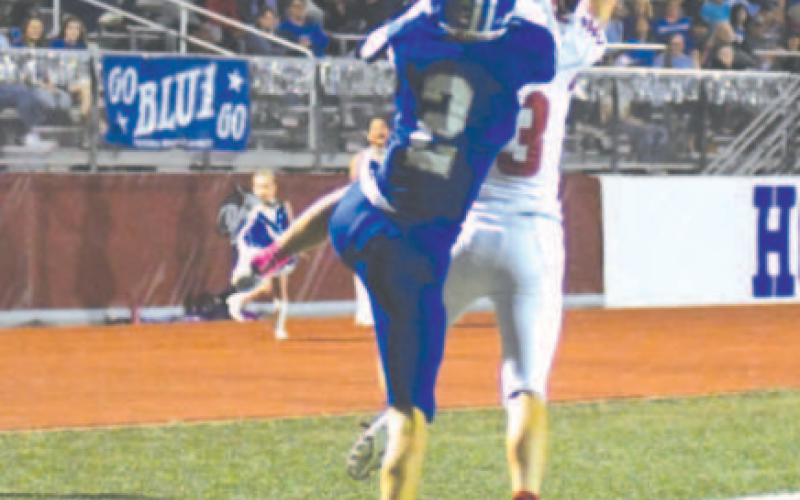 Hudson Kutac (2) vies for a pass with the Cardinals’ Gus Collins Chuck Grafe/Tribune-Herald