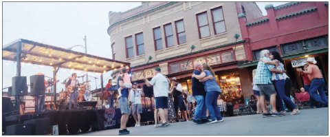 ‘Taking It Easy’ in Downtown Shiner