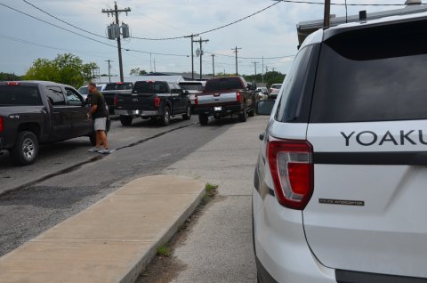 Concerned parents and guardians line up outside of Yoakum High School to pick up students after a lockdown Aug. 30. Photo by Hans Lammeman