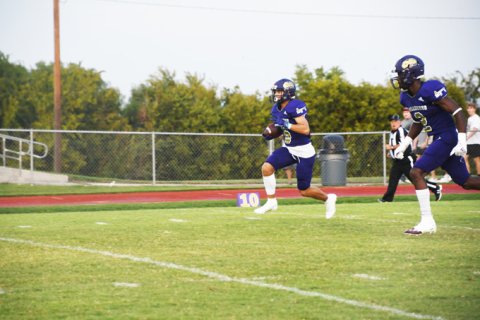 Drew Wenske returns the opening kickoff. Photo by Mark Lube.