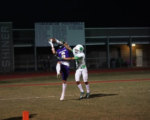 Drew Wenske with the touchdown catch. Photo courtesy of Photos by Lori Raabe.