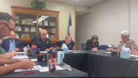 Council Members discuss City ordinance