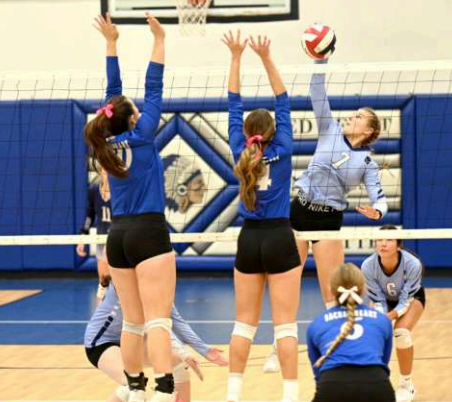 Ava Lackey, left, and Anneliese Noska (4) defend against Bracken’s Bryndall Joiner. Chuck Grafe/Tribune-Herald