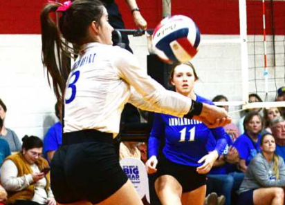 Aleigh Kraatz makes a pass to the front row in the victory over St. Paul. Chuck Grafe/Tribune-Herald