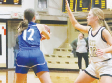 Kinley Migl makes a pass. Chuck Grafe/Tribune-Herald