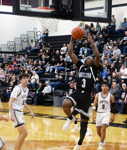  Ja’Michael Williams takes a jump shot in the lane. Photo by Mark Lube.