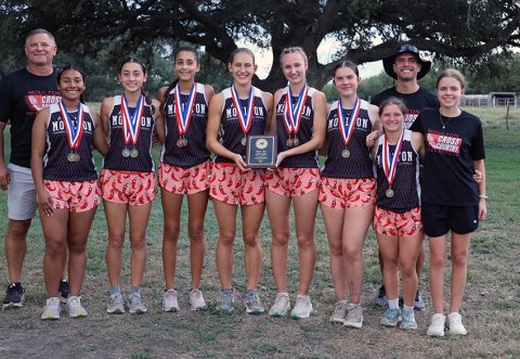 The Kittens won the 30-1A crowd. Mina Tinajero, Ava Olivarez, Kate Mikulencak, Addisyn Grieve and Estrella Perez all had top 10 individual finishes. Photo courtesy of Moulton ISD.