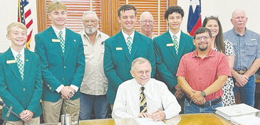The DeWitt County Commissioners made a  proclamation declaring the week of Oct. 4 as  National 4-H Week. Pictured from left to right are  4-H Ambassador Chance Keller, 4-H Ambassador  Caleb Keller, Commissioner James Kaiser, 4-H  Ambassador Gunnar Frank, Commissioner James  Pilchiek, 4-H Ambassador CJ Hood, Commis sioner Ryan Varela, DeWitt County 4-H Extension  Agent Candace Williamson, and Commissioner  Brian Carson. Pictured seated is DeWitt County  Judge Daryl Fowler. Photo by Clayton Kelley.